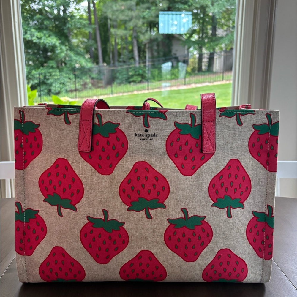 Kate Spade Picnic Perfect Mega Sam Strawberry Tote🧺🍓
